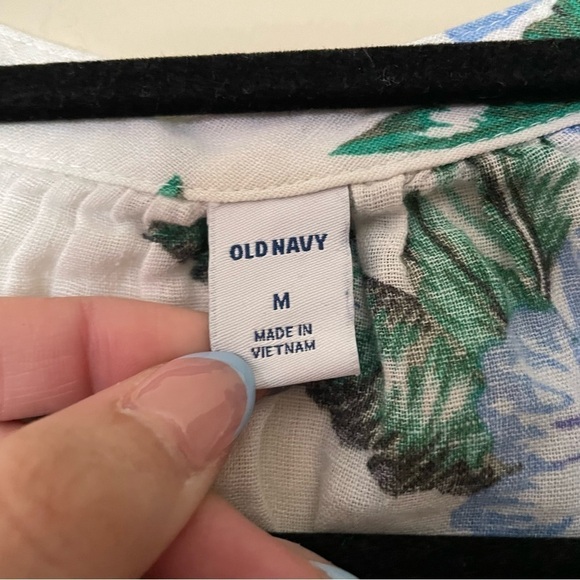 Old Navy White and Floral Relaxed Tie-Cuff Linen-Blend Blouse - Picture 5 of 9